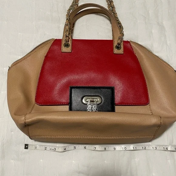 Love Moschino shoulder bag.